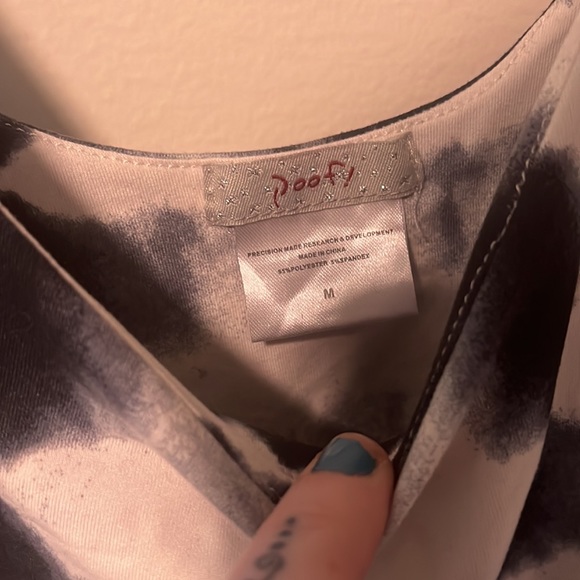 Poof! Flowy shirt - Picture 2 of 3